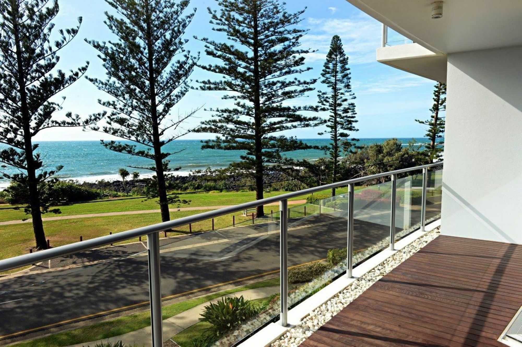 Manta Bargara Hotel Exterior photo